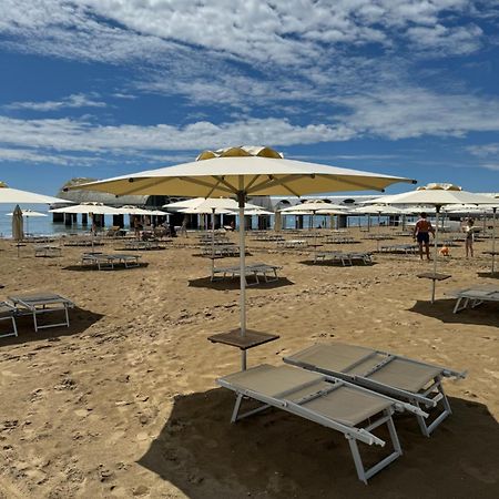 Appart 21 Artistic Beach Apartment Lignano Sabbiadoro Luaran gambar